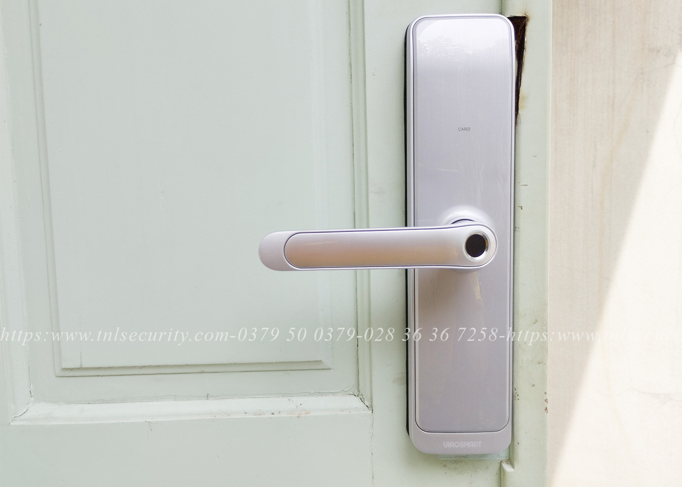 Lap-dat-khoa-van-tay-cua-go-tai-khu-dan-cu-BCR-quan-9